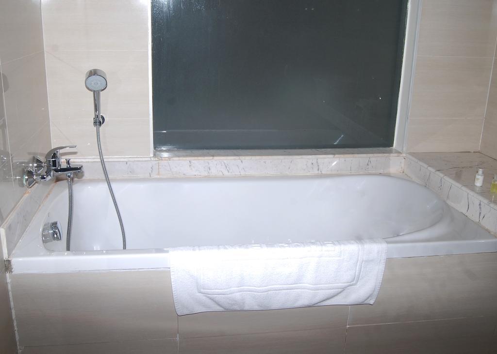 Man Myanmar Hotel Naypyidaw Phòng bức ảnh